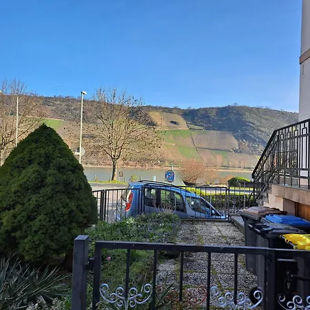 Quarto em Acomodações Particulares Mit Eigenem Bad Und Blick Auf Den Rhein Osterspai